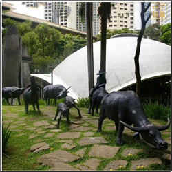 園林水牛和小孩銅雕塑
